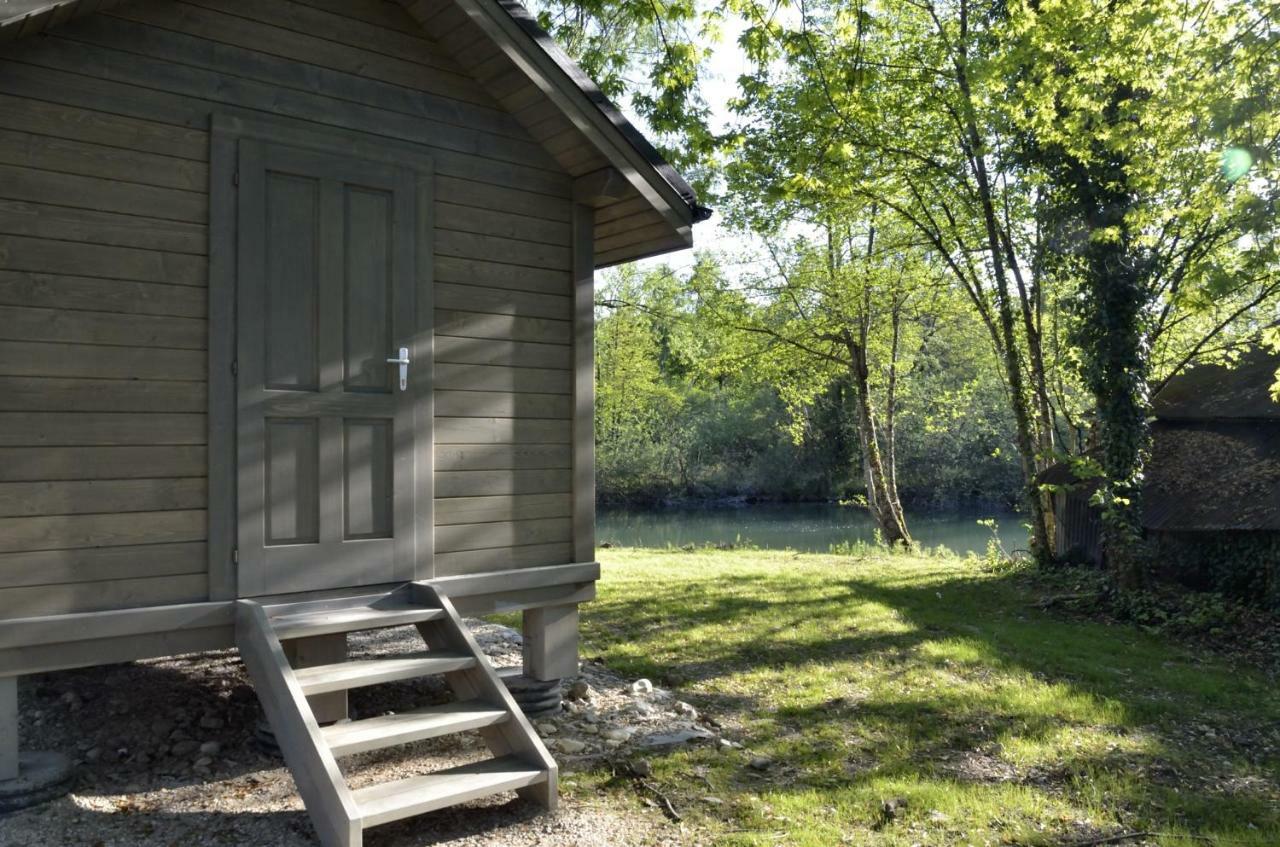 Cabanes D'Aiguebelette Saint-Alban-de-Montbel Exterior foto